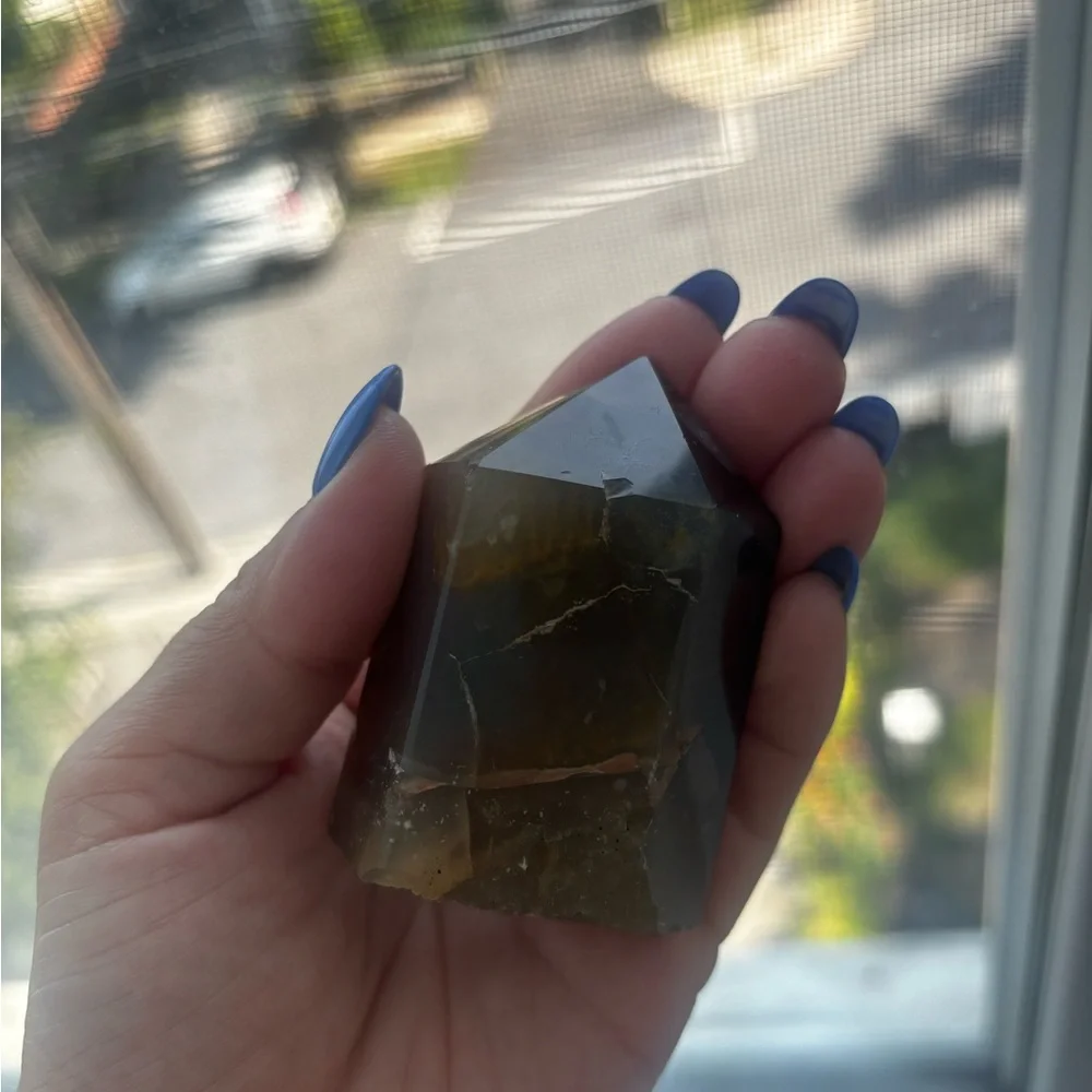 Geode Crystal Point - Picture 2 of 2